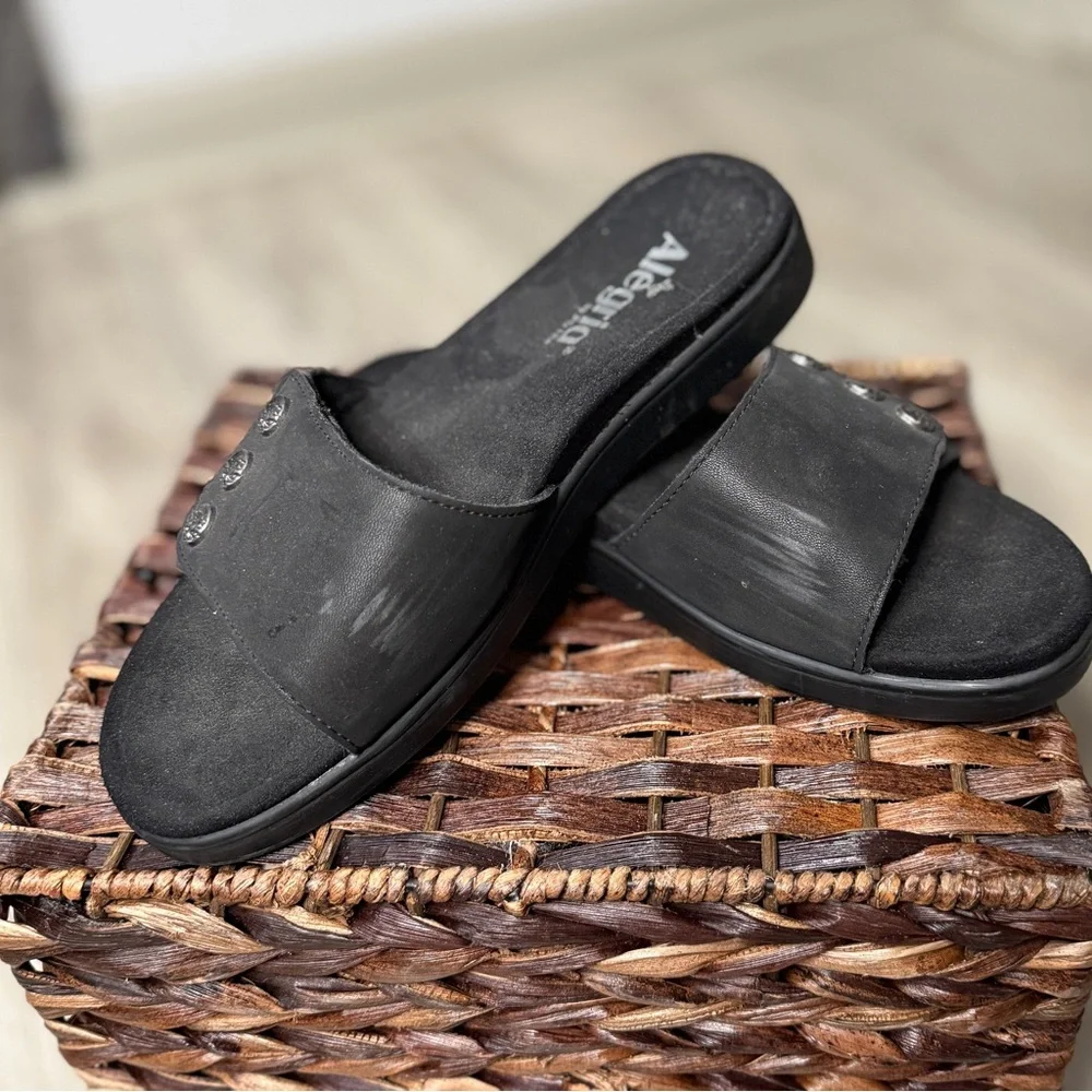 Alegria by PG Lite Womens Black Leather Slide Sandals Silver Medallion Buttons
